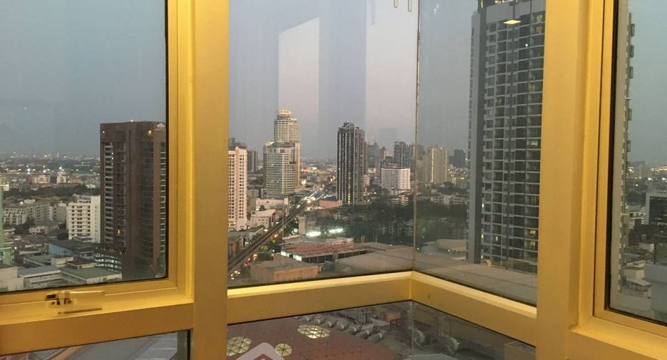 Condo en alquiler de 3 habitaciones en Khlong Toei, Bangkok