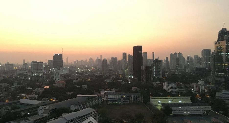 Condo en alquiler de 3 habitaciones en Khlong Toei, Bangkok