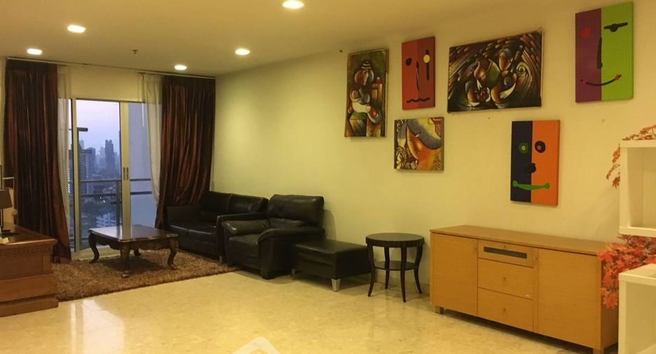 Condo en alquiler de 3 habitaciones en Khlong Toei, Bangkok
