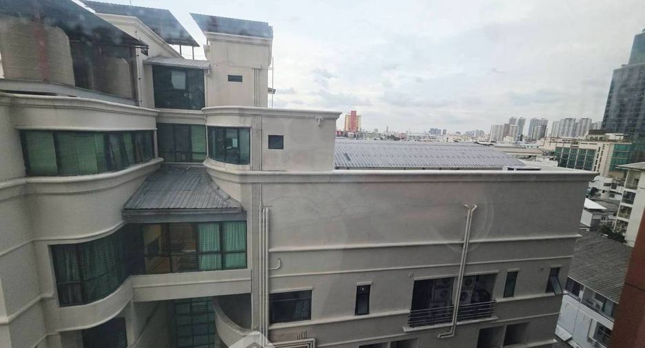 For rent 2 bedrooms condo in Huai Khwang, Bangkok
