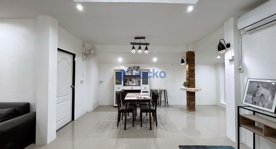 For rent and for sale 3 bedrooms house in Bang Lamung, Chonburi