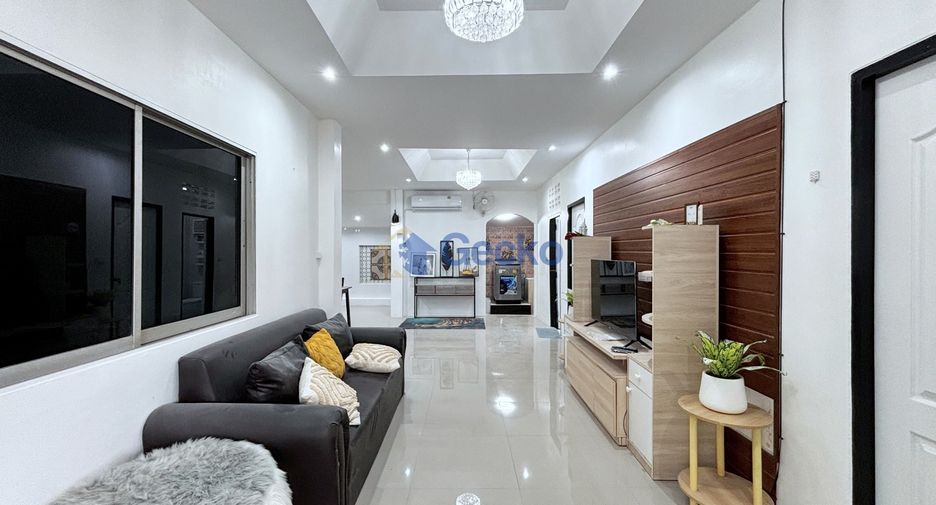 For rent and for sale 3 bedrooms house in Bang Lamung, Chonburi