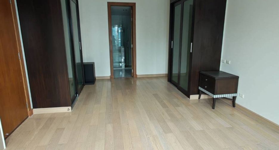 Condo en alquiler de 3 habitaciones en Khlong Toei, Bangkok
