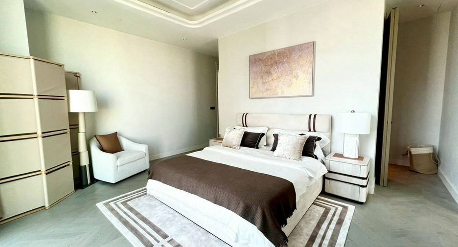 For rent 3 bedrooms condo in Sathon, Bangkok