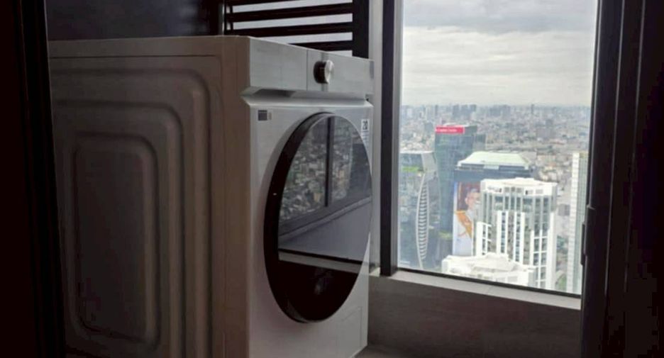 For rent 2 bedrooms condo in Huai Khwang, Bangkok