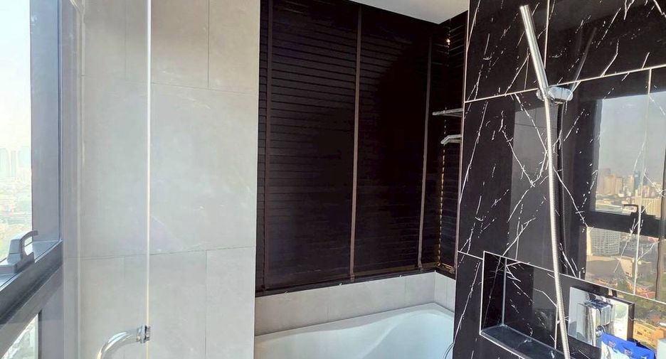 For rent 2 bedrooms condo in Huai Khwang, Bangkok