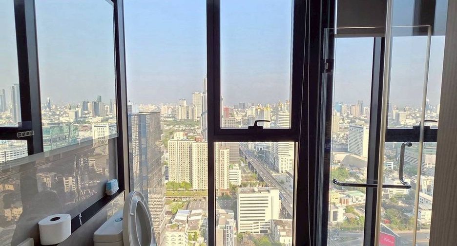 For rent 2 bedrooms condo in Huai Khwang, Bangkok