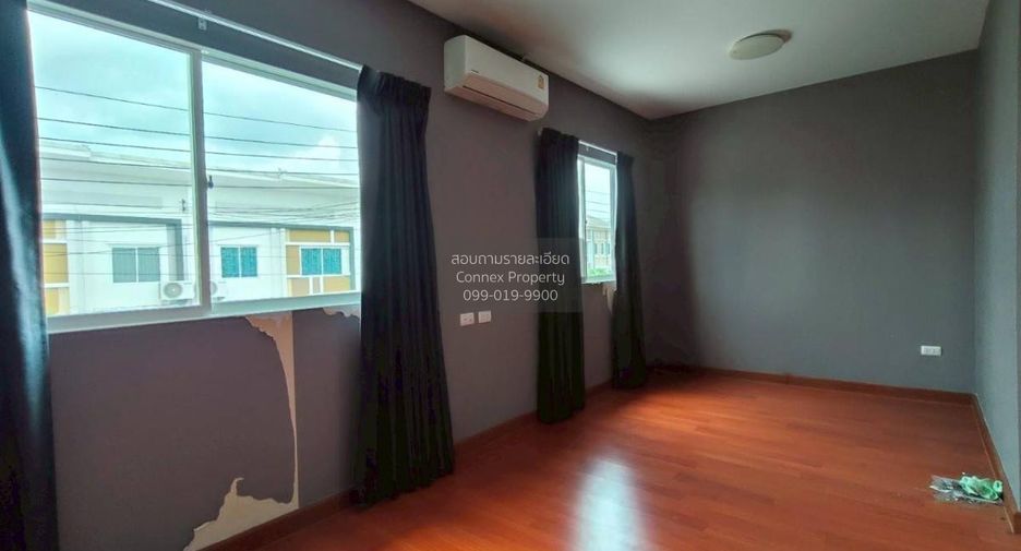 For sale 3 bedrooms townhouse in Mueang Samut Prakan, Samut Prakan