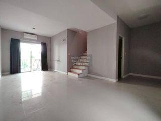For sale 3 bedrooms townhouse in Mueang Samut Prakan, Samut Prakan