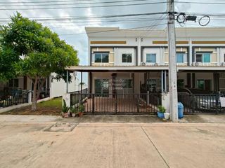 For sale 4 bedrooms townhouse in Mueang Samut Prakan, Samut Prakan