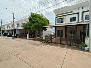 For sale 4 bedrooms townhouse in Mueang Samut Prakan, Samut Prakan