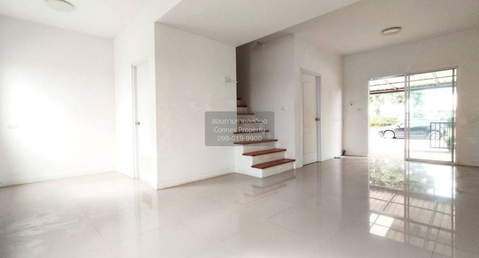 For sale 4 bedrooms townhouse in Mueang Samut Prakan, Samut Prakan
