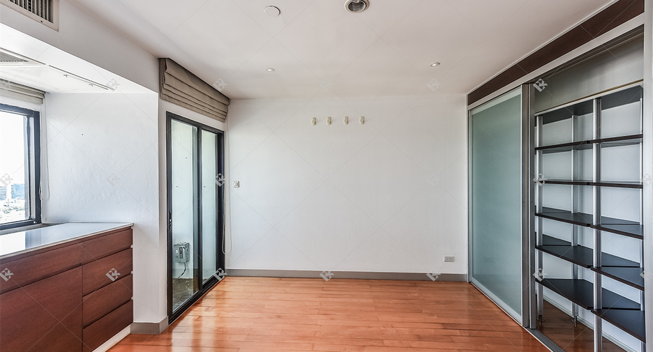 For sale 3 bedrooms condo in Sathon, Bangkok