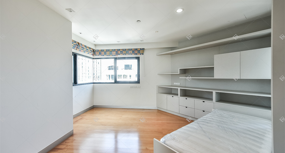For sale 3 bedrooms condo in Sathon, Bangkok