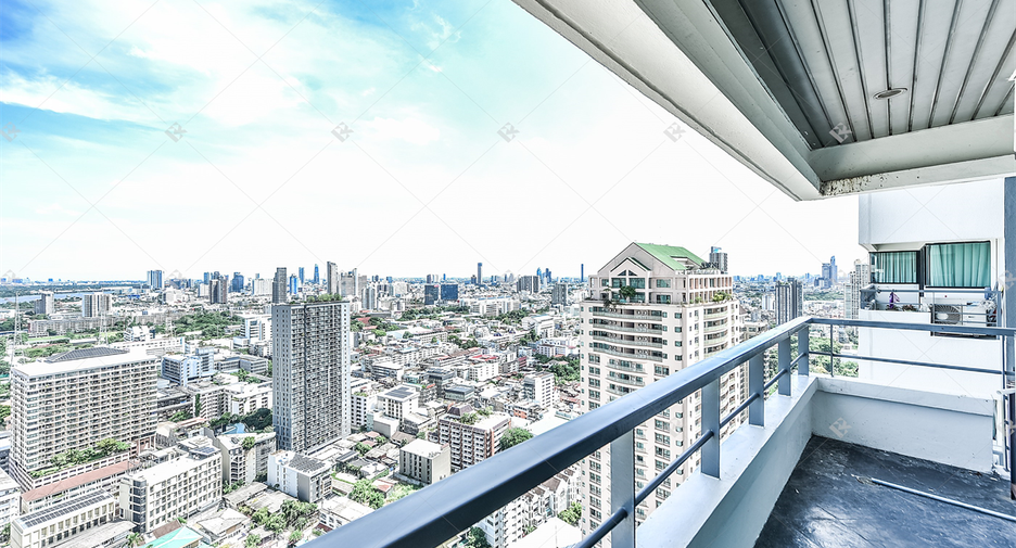 For sale 3 bedrooms condo in Sathon, Bangkok