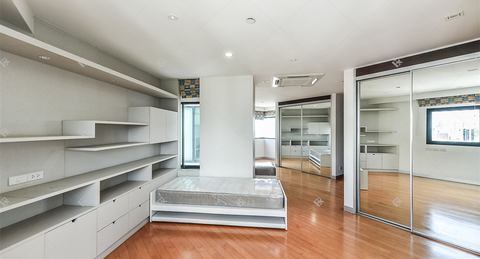 For sale 3 bedrooms condo in Sathon, Bangkok
