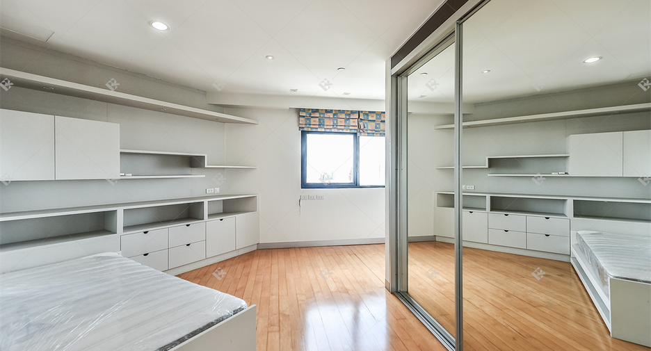 For sale 3 bedrooms condo in Sathon, Bangkok