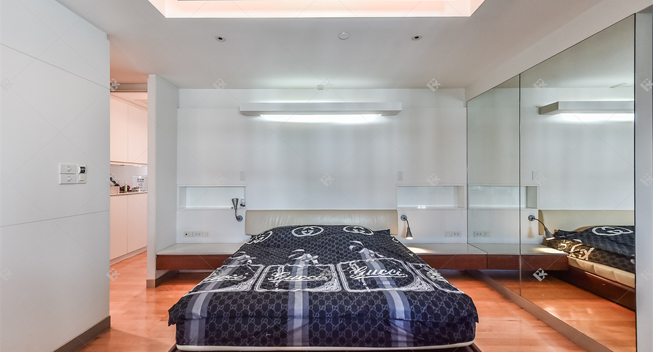 For sale 3 bedrooms condo in Sathon, Bangkok