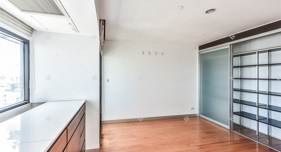For sale 3 bedrooms condo in Sathon, Bangkok