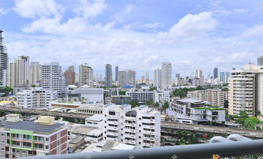 For rent 3 bedrooms condo in Khlong Toei, Bangkok
