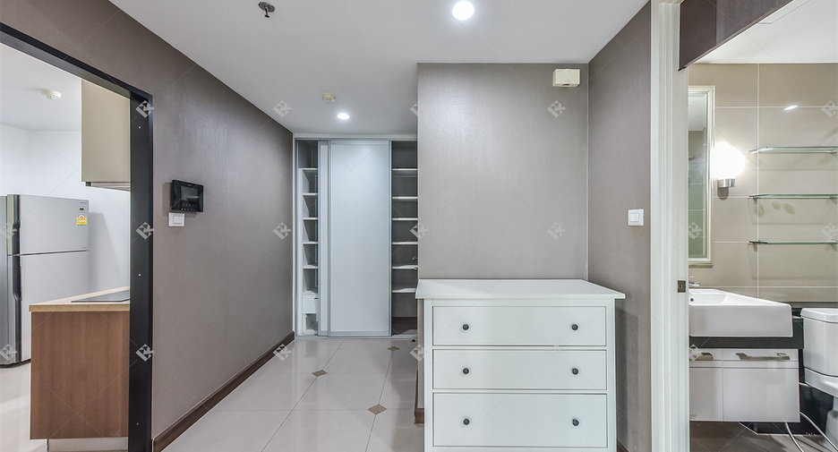 For rent 2 bedrooms condo in Sathon, Bangkok