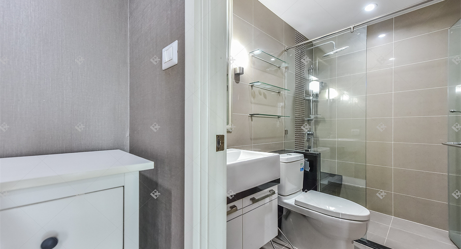 For rent 2 bedrooms condo in Sathon, Bangkok