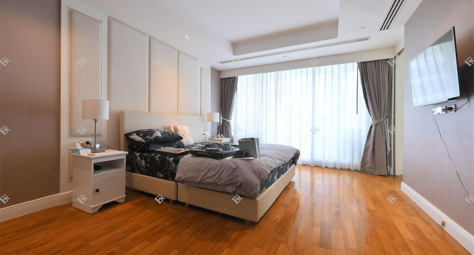For rent 4 bedrooms condo in Khlong Toei, Bangkok
