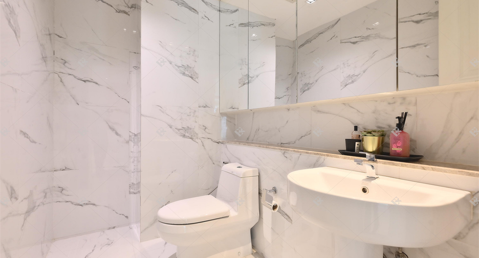 For rent 4 bedrooms condo in Khlong Toei, Bangkok