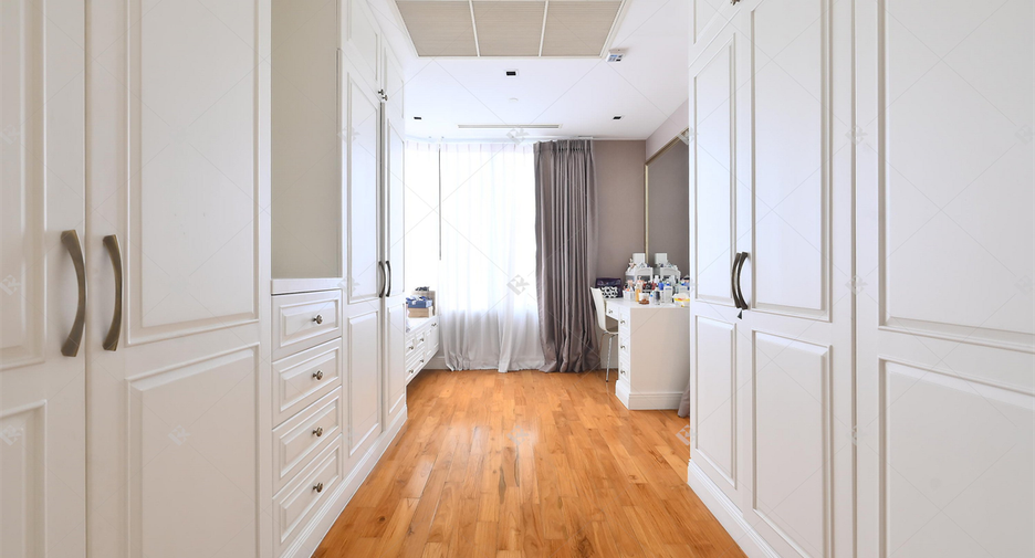 For rent 4 bedrooms condo in Khlong Toei, Bangkok