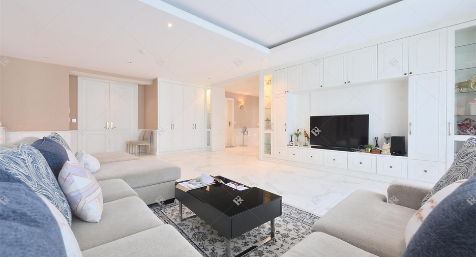 For rent 4 bedrooms condo in Khlong Toei, Bangkok