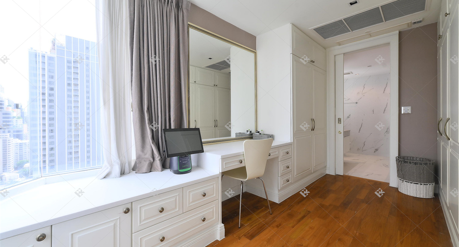 For rent 4 bedrooms condo in Khlong Toei, Bangkok