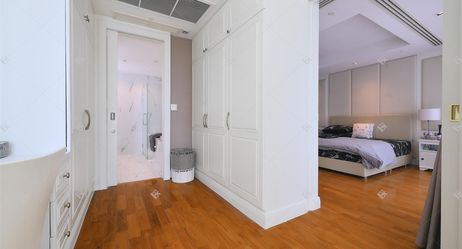 For rent 4 bedrooms condo in Khlong Toei, Bangkok