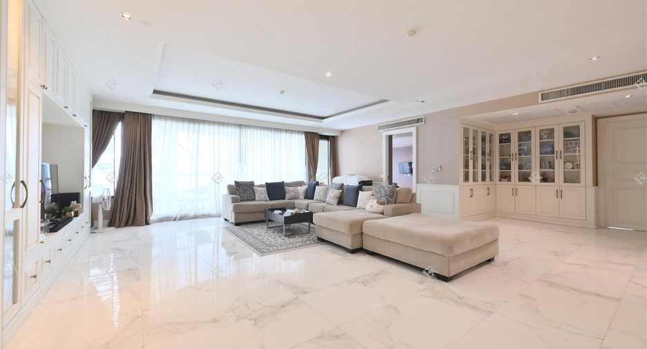 For rent 4 bedrooms condo in Khlong Toei, Bangkok