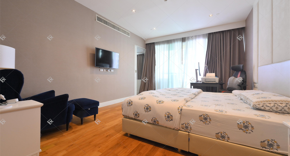 For rent 4 bedrooms condo in Khlong Toei, Bangkok