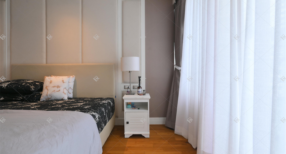 For rent 4 bedrooms condo in Khlong Toei, Bangkok