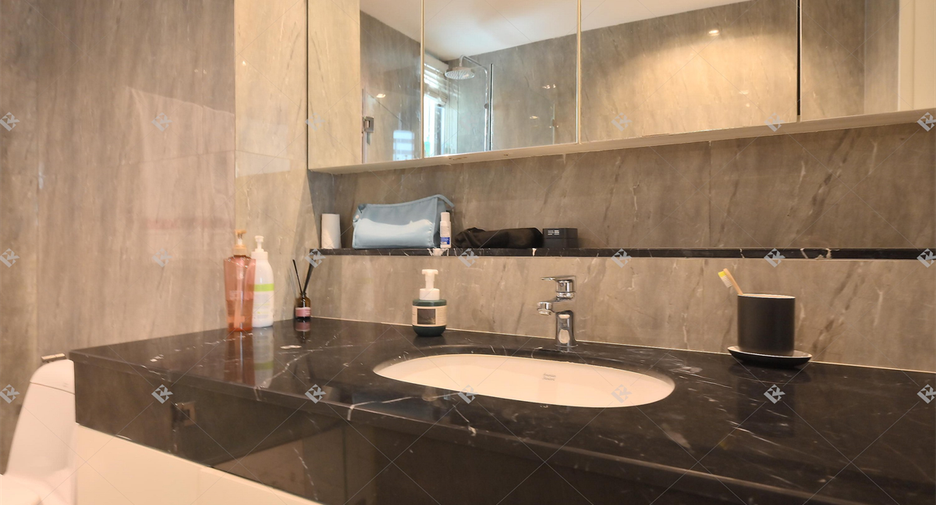For rent 4 bedrooms condo in Khlong Toei, Bangkok