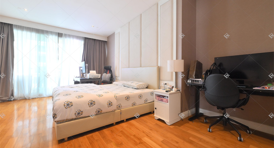 For rent 4 bedrooms condo in Khlong Toei, Bangkok