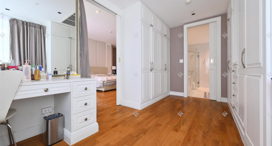 For rent 4 bedrooms condo in Khlong Toei, Bangkok