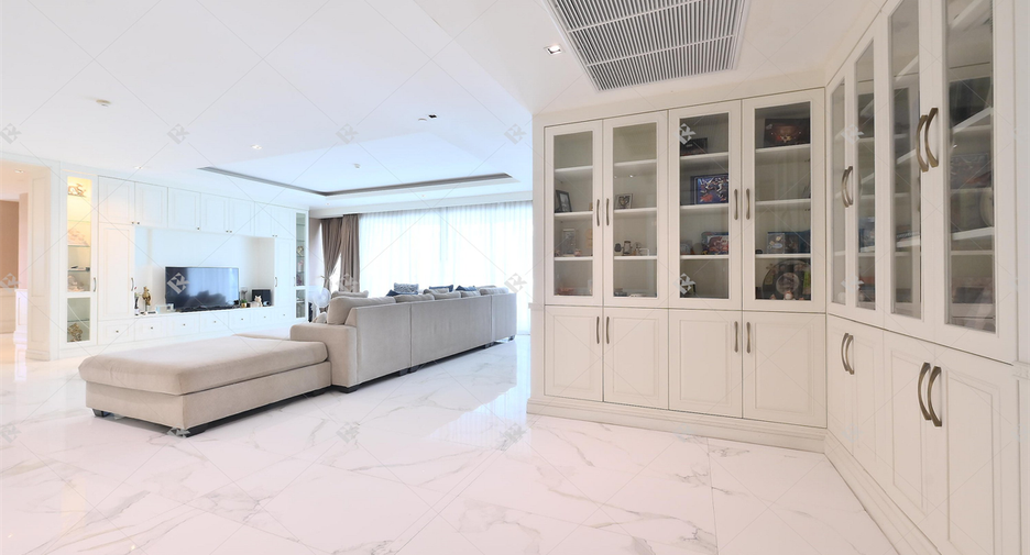 For rent 4 bedrooms condo in Khlong Toei, Bangkok