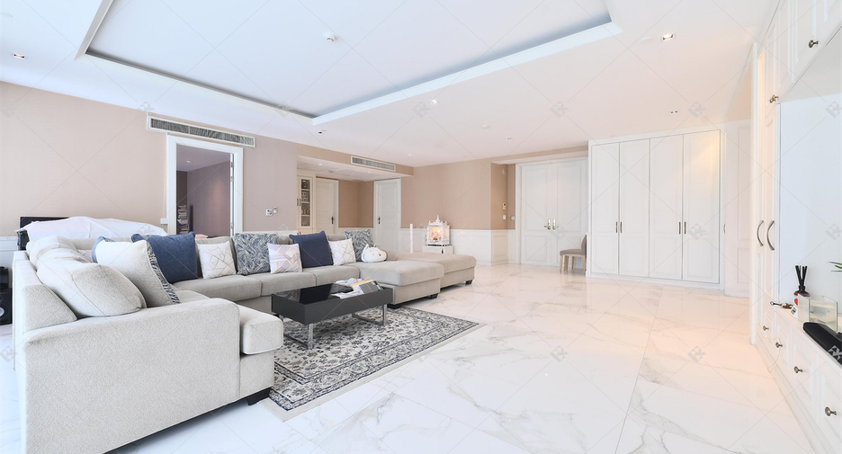 For rent 4 bedrooms condo in Khlong Toei, Bangkok