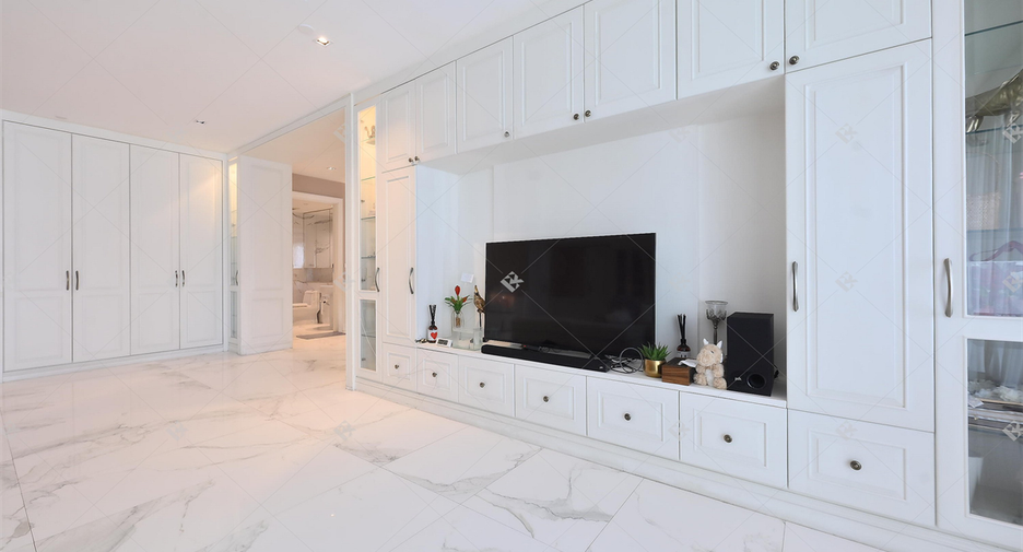 For rent 4 bedrooms condo in Khlong Toei, Bangkok