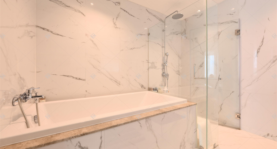 For rent 4 bedrooms condo in Khlong Toei, Bangkok