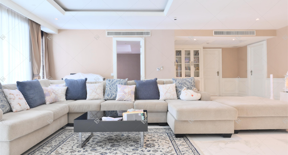 For rent 4 bedrooms condo in Khlong Toei, Bangkok