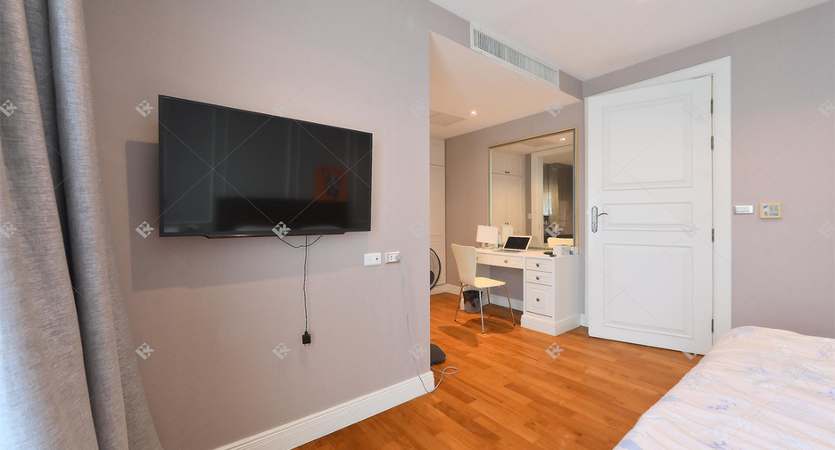 For rent 4 bedrooms condo in Khlong Toei, Bangkok