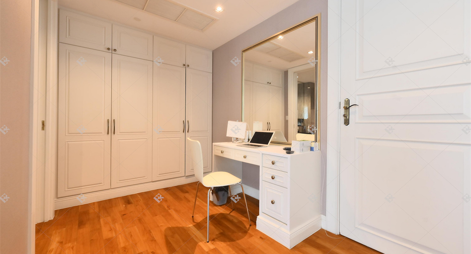 For rent 4 bedrooms condo in Khlong Toei, Bangkok
