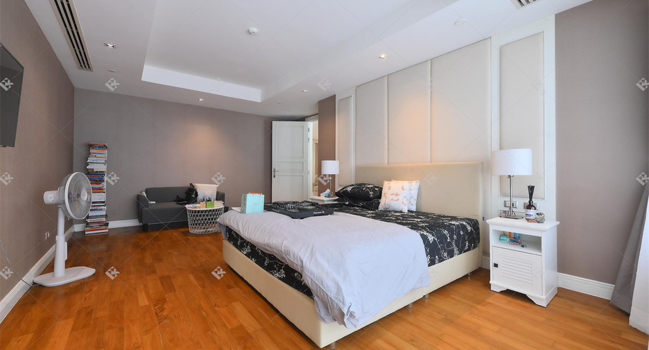 For rent 4 bedrooms condo in Khlong Toei, Bangkok