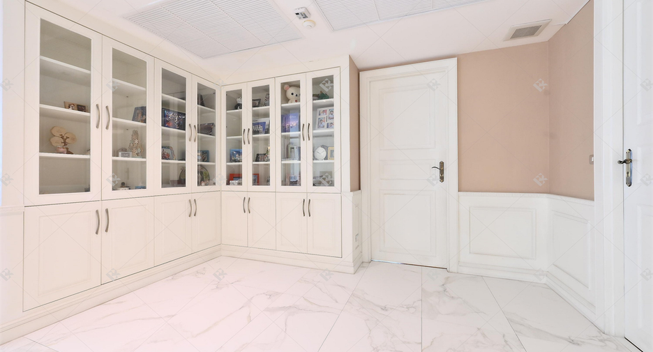 For rent 4 bedrooms condo in Khlong Toei, Bangkok