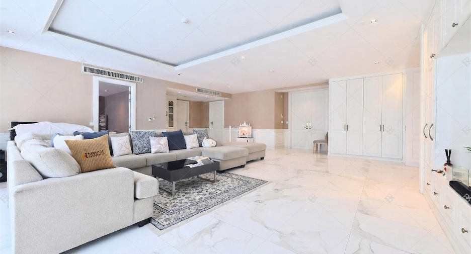 For rent 4 bedrooms condo in Khlong Toei, Bangkok