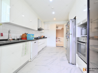 For rent 4 bedrooms condo in Khlong Toei, Bangkok