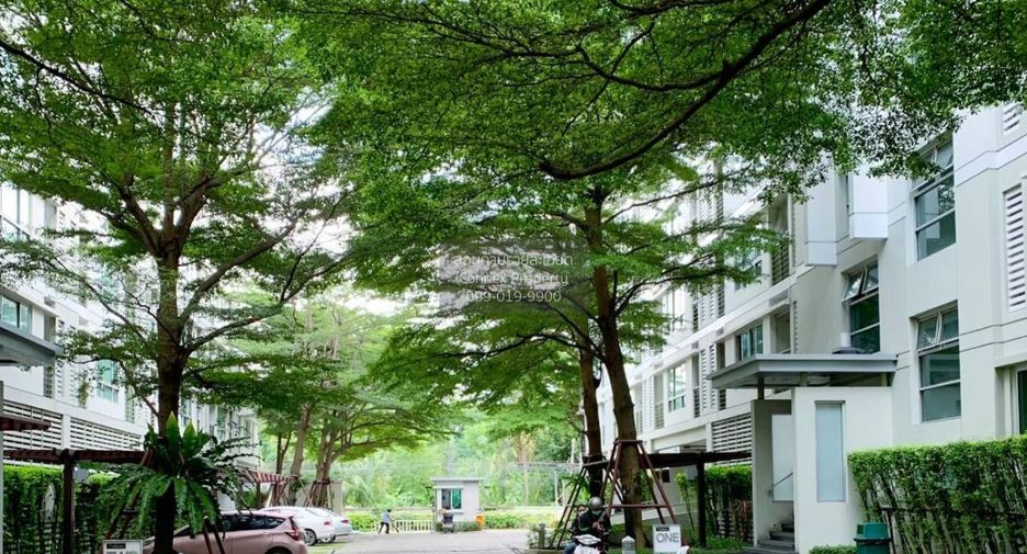 For rent 2 bedrooms condo in Phra Khanong, Bangkok